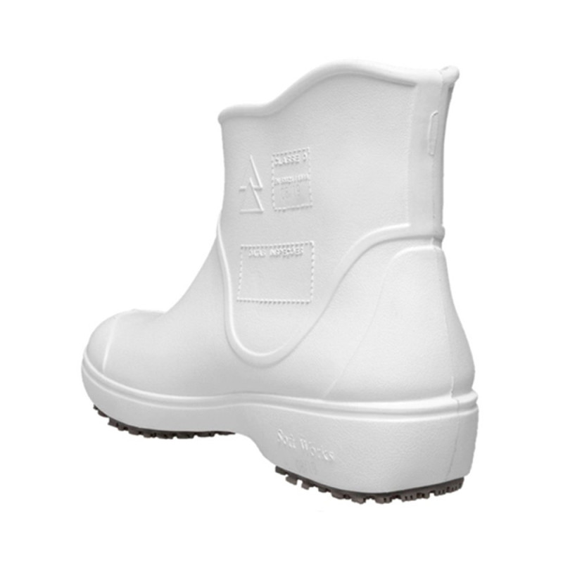 Bota com solado hotsell antiderrapante